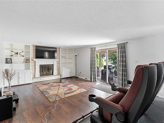 2nd image of 285 Selkirk Dr