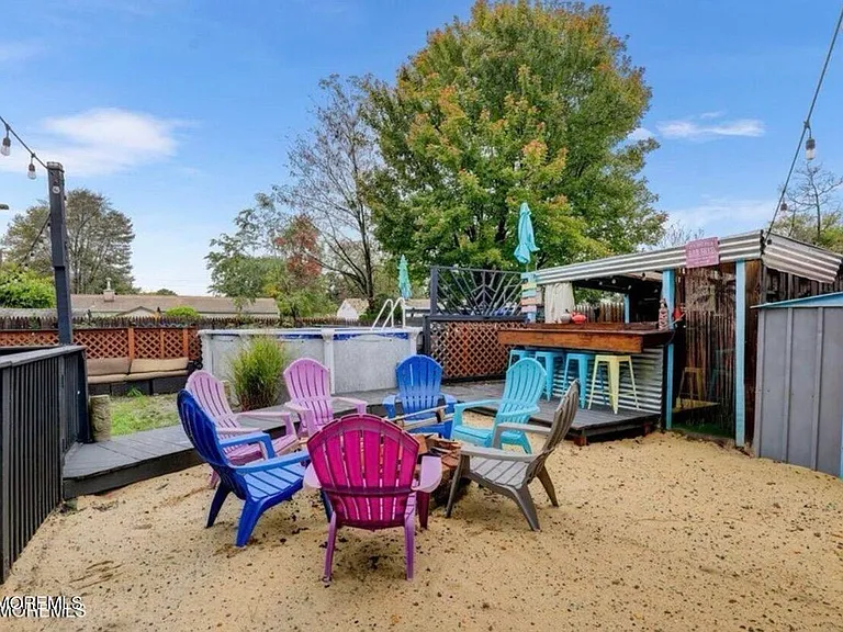 247 Sprucewood Dr — Photo 32