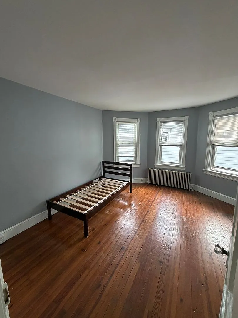 Charming 3BR Duplex in Paulsboro — Photo 3