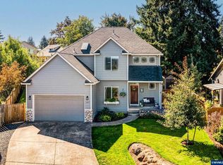207 Sweden Cir, Silverton, OR 97381