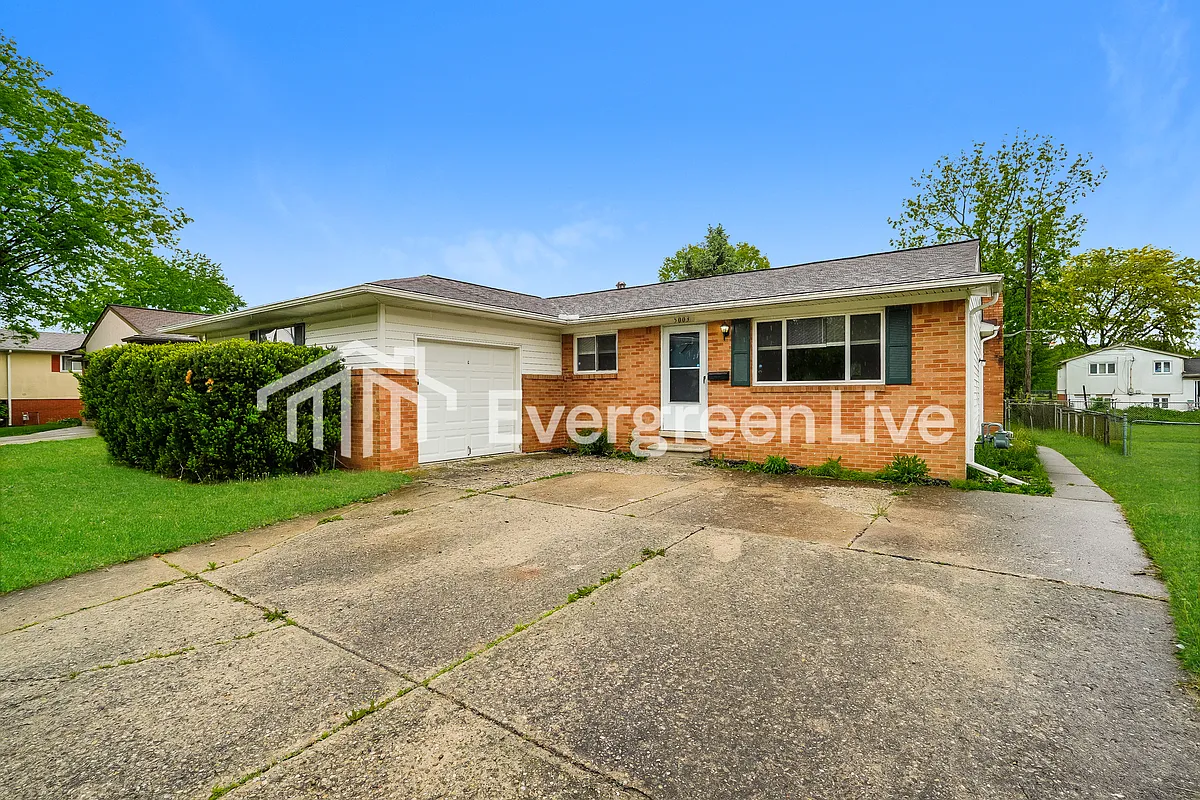 Building Photo - 5003 Labelle Dr