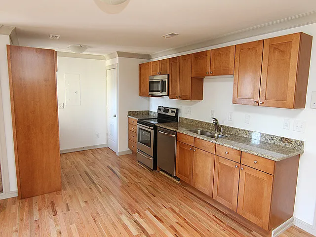 916 W Trinity — Photo 4