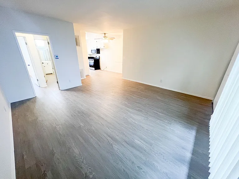 10907 Fruitland Dr — Photo 3