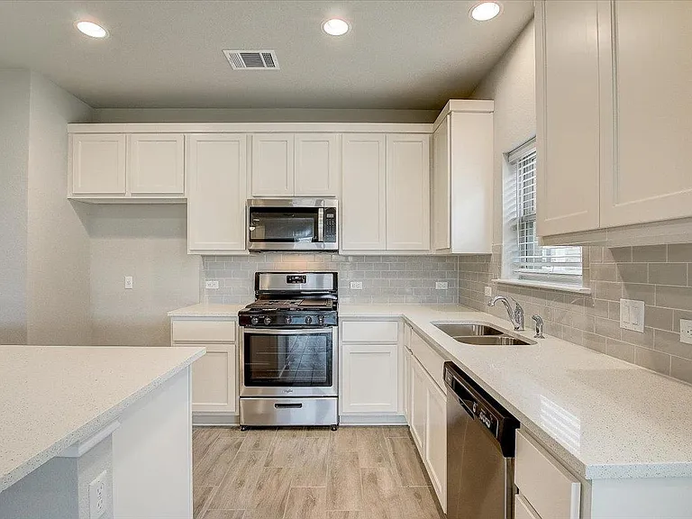 108 Peruvian Ln — Photo 8