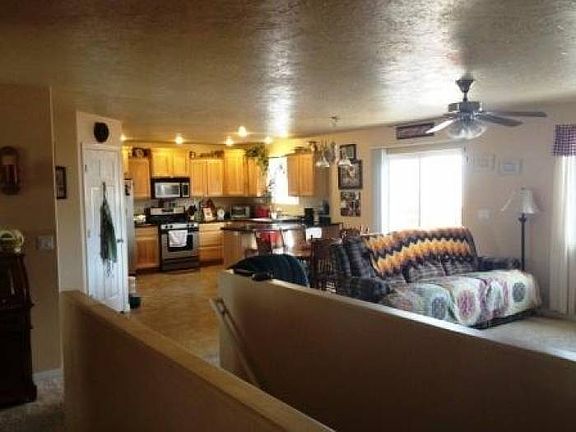 Living room & Kitchen