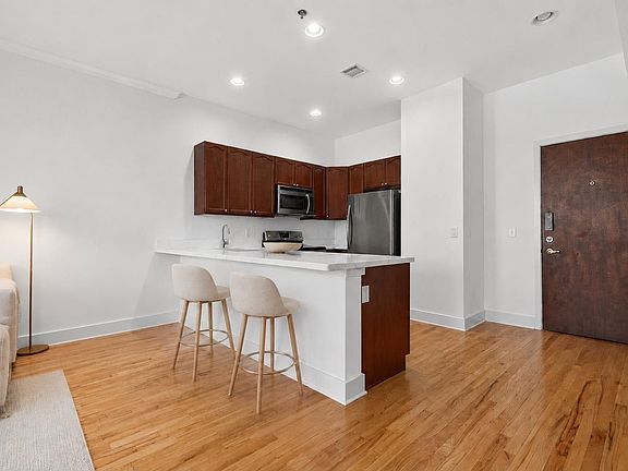 4th image of 61 Grand St #2K
