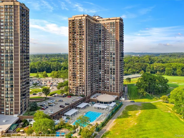 269-10 Grand Central Parkway #30W, Floral Park, NY 11005