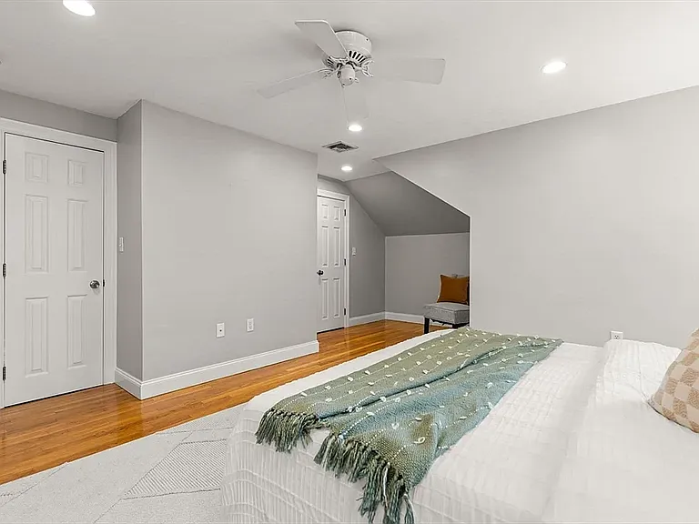 334 Mystic St — Photo 35