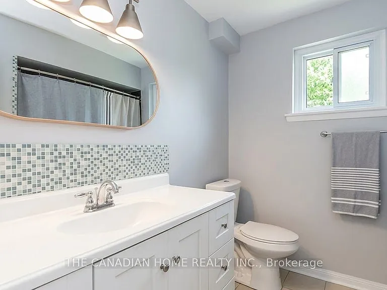 802 Pam Cres — Photo 12