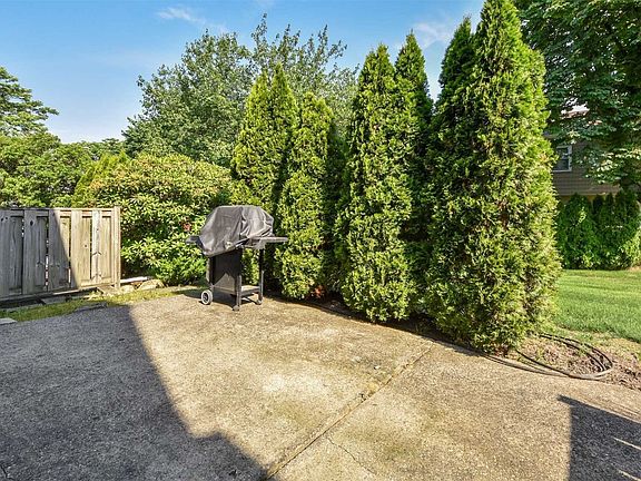 3rd image of 60 Estate Ct
