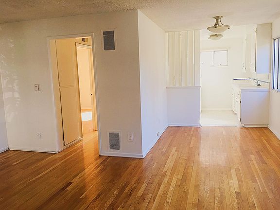 3rd image of 1450 Barry Ave APT 1