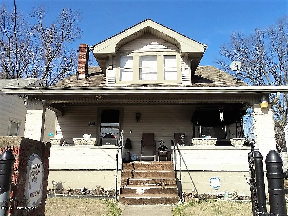 1041 W Whitney Ave photo 1