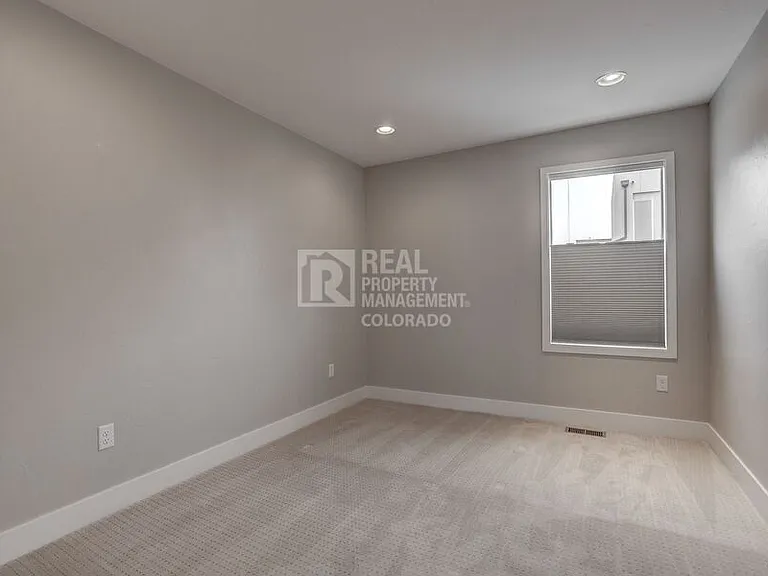1227 N Perry St — Photo 22