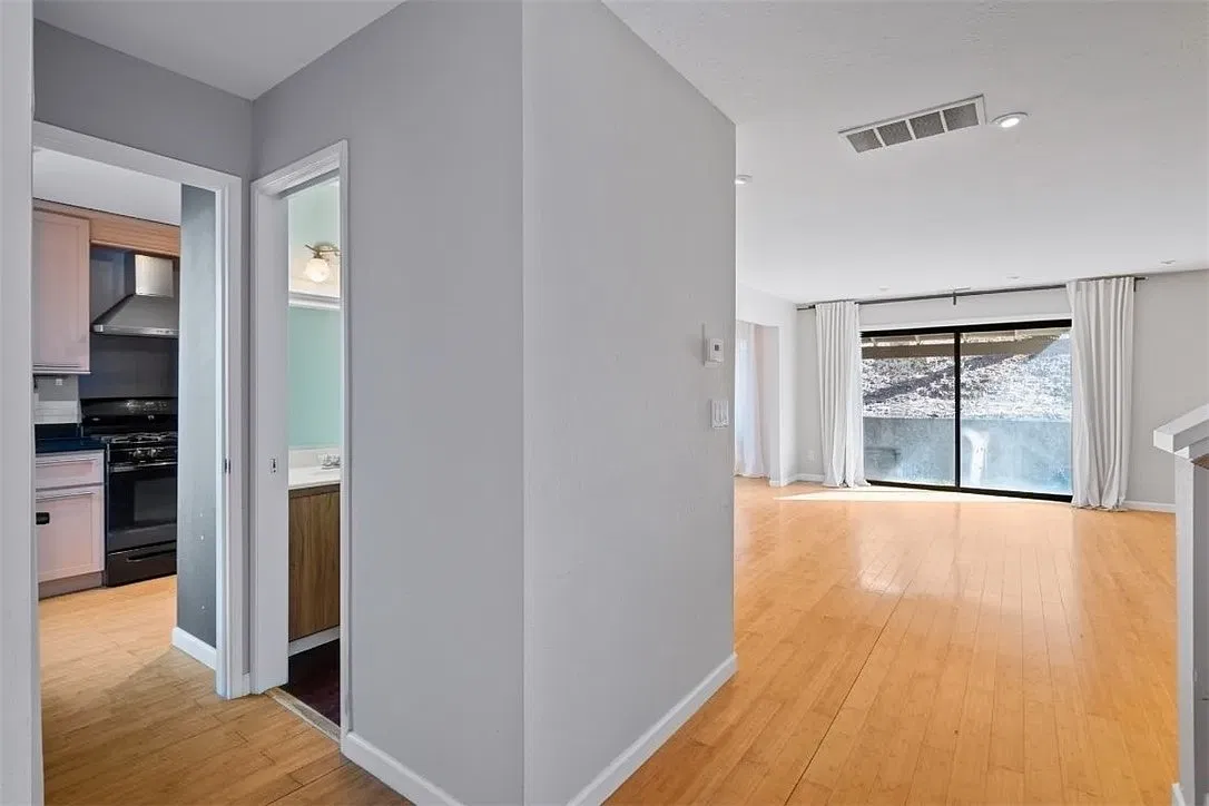 3 bed, 2.5 bath, 1596 sqft, $2,365 — Photo 4
