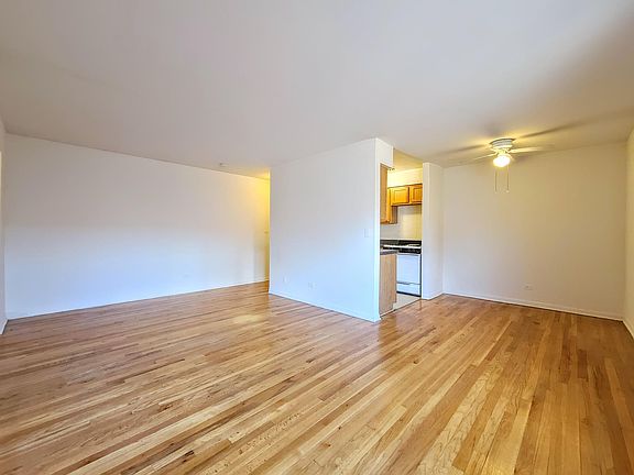 4th image of 550 W Aldine Ave #1SBT