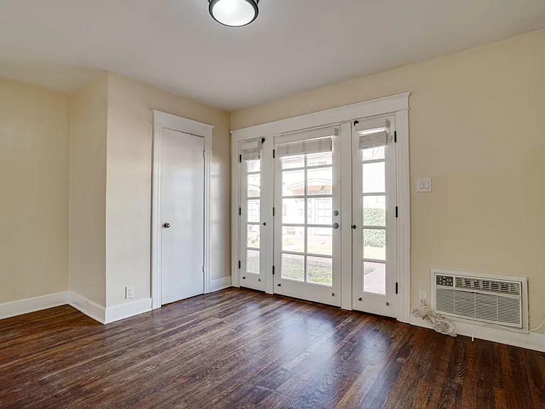 4260 Campus Ave — Photo 4
