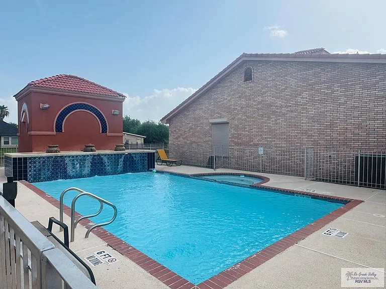 2200 Laredo Rd #10 — Photo 22