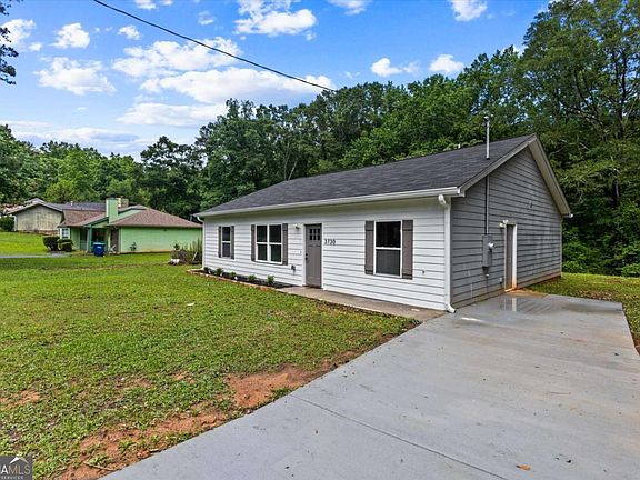 3rd image of 3730 Clearwater Dr