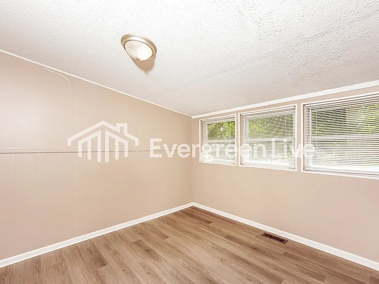 1635 Cherry Ave — Photo 13