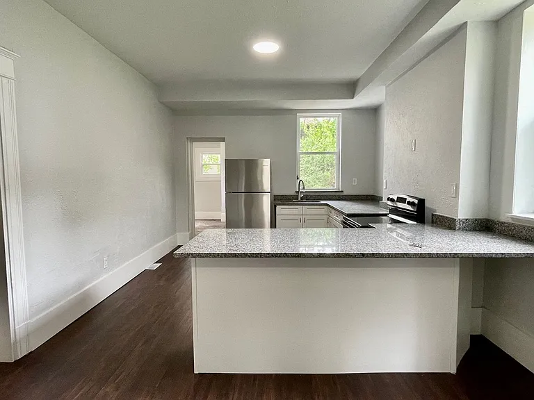 1107 South Ave — Photo 6