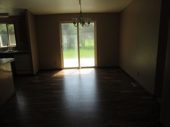 3rd image of 1460 Crown St