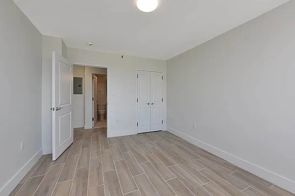 Rented by Metropolis International Realty Inc. | media 8