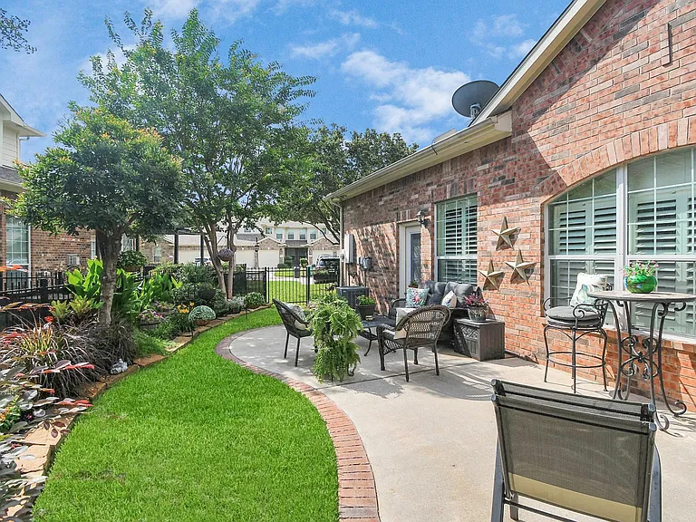 8624 Sunset Loch Dr — Photo 35