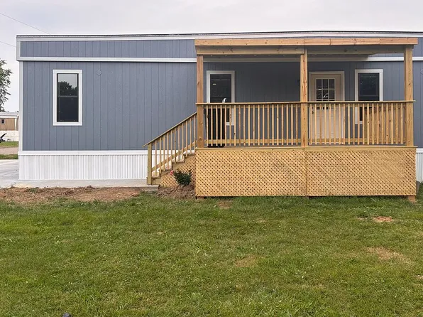 137 Woodcrest Mobile Mnr, Follansbee, WV 26037