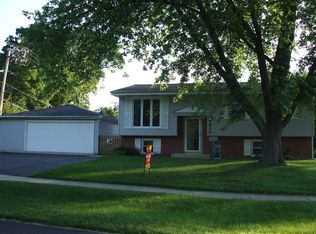 7816 Woodridge Dr, Woodridge, IL