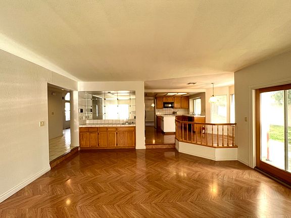 3rd image of 4437 Rock Island Dr