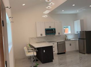 6233 Kenwater Ave, Woodland Hills, CA 91367