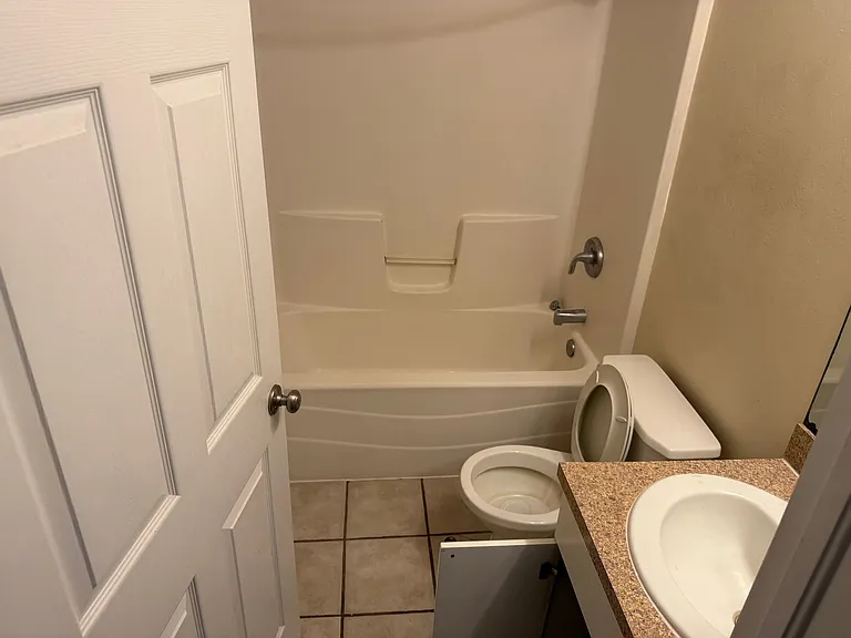 1129 Graystone Ave — Photo 2