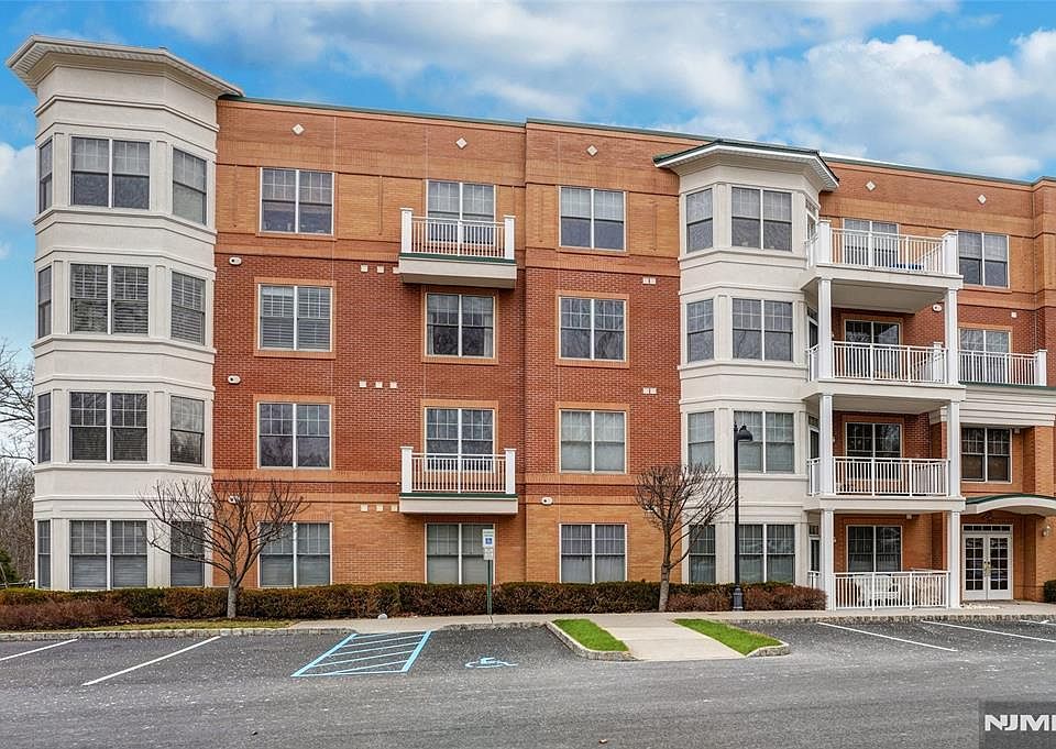 1st image of 4212 Pointe Gate Dr #4212