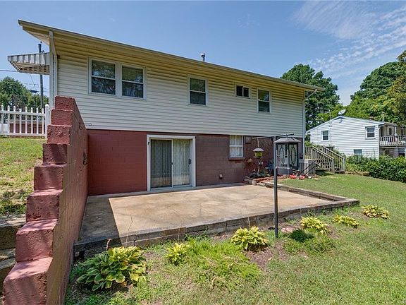 5th image of 523 Pinehurst Ave