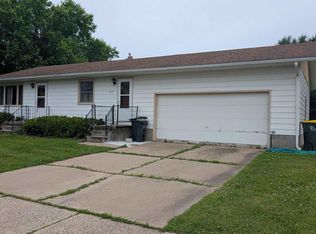 2077 N Dewey Ave, Reedsburg, WI 53959