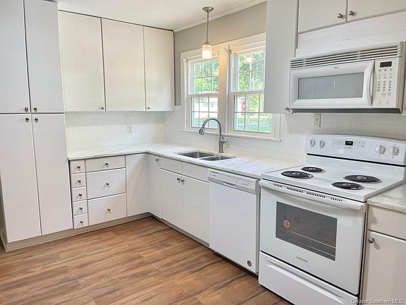 4th image of 3911 Jande St