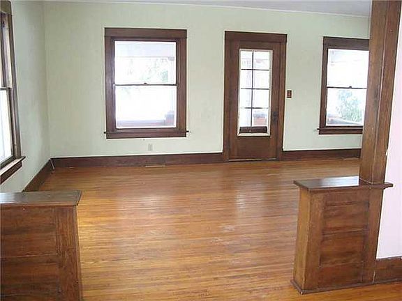 5th image of 206 Lincoln Ave
