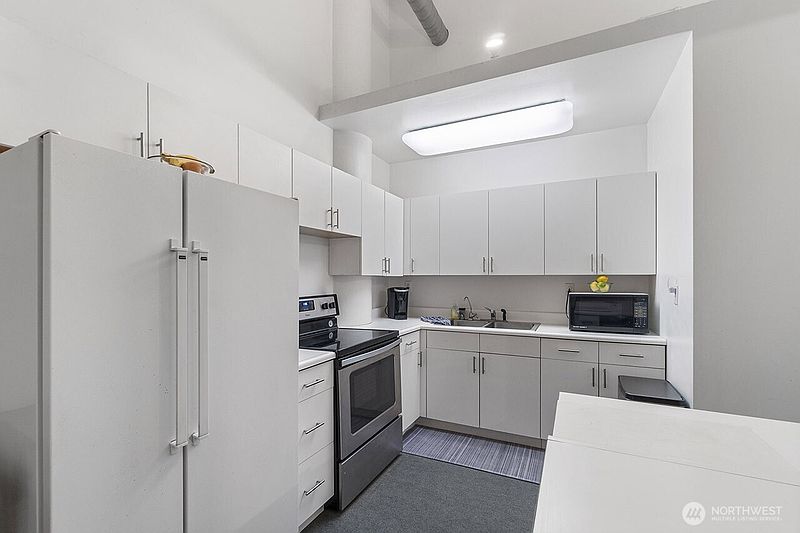 11th image of 50342 Brown Rd E