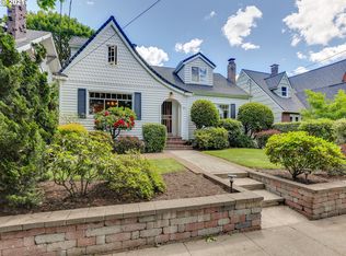 916 NE Hazelfern Pl, Portland, OR 97232