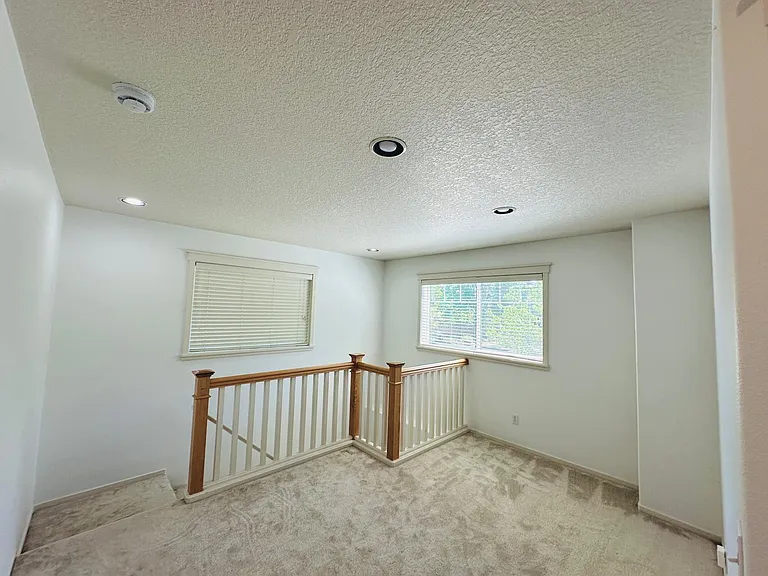 6049 NE Kettering St — Photo 20