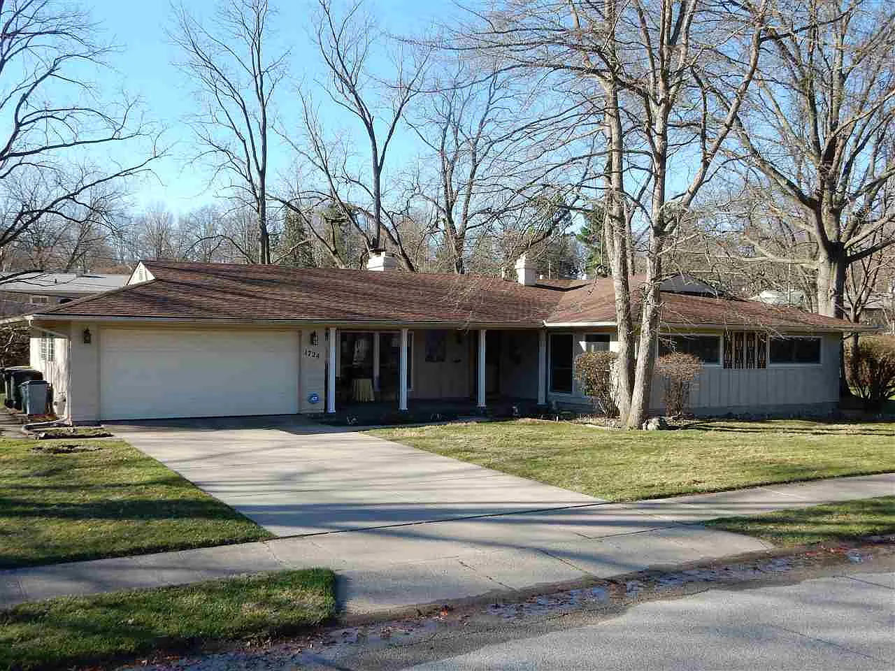 1724 Tudor Ln photo 1