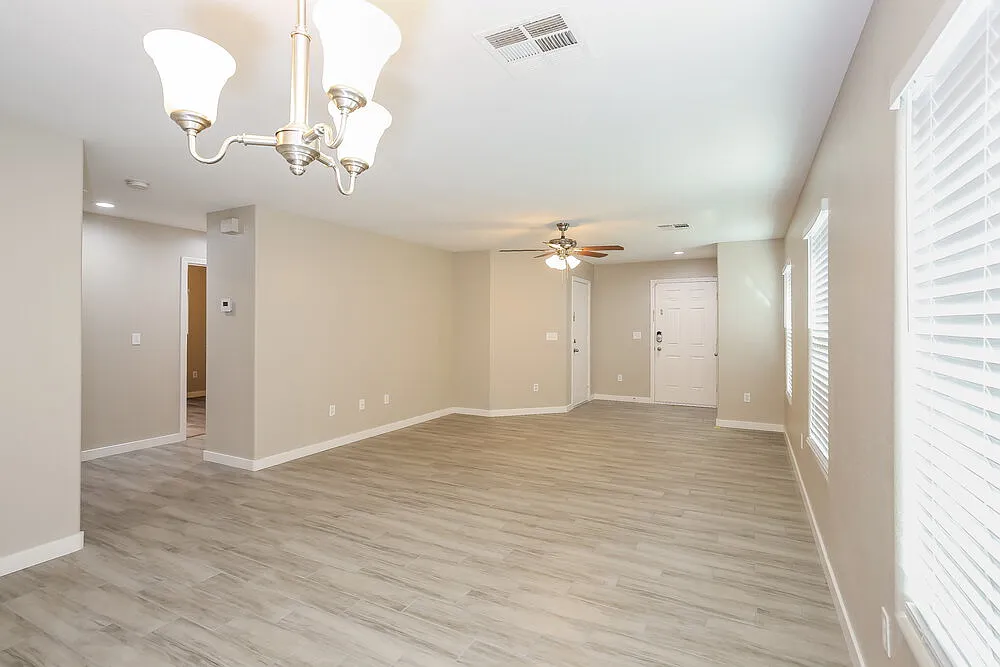 3 bed, 2.0 bath, 1235 sqft, $2,020 — Photo 4