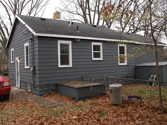 3rd image of 3789 Parker St