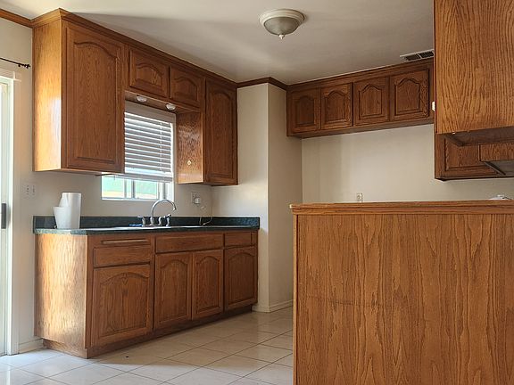 2nd image of 3830 Lincoln Ave