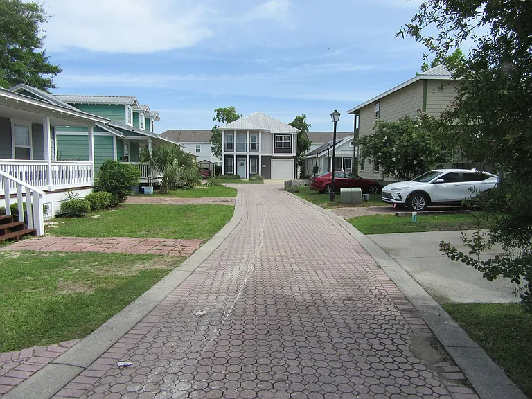 315 Gabrielle Ln — Photo 35