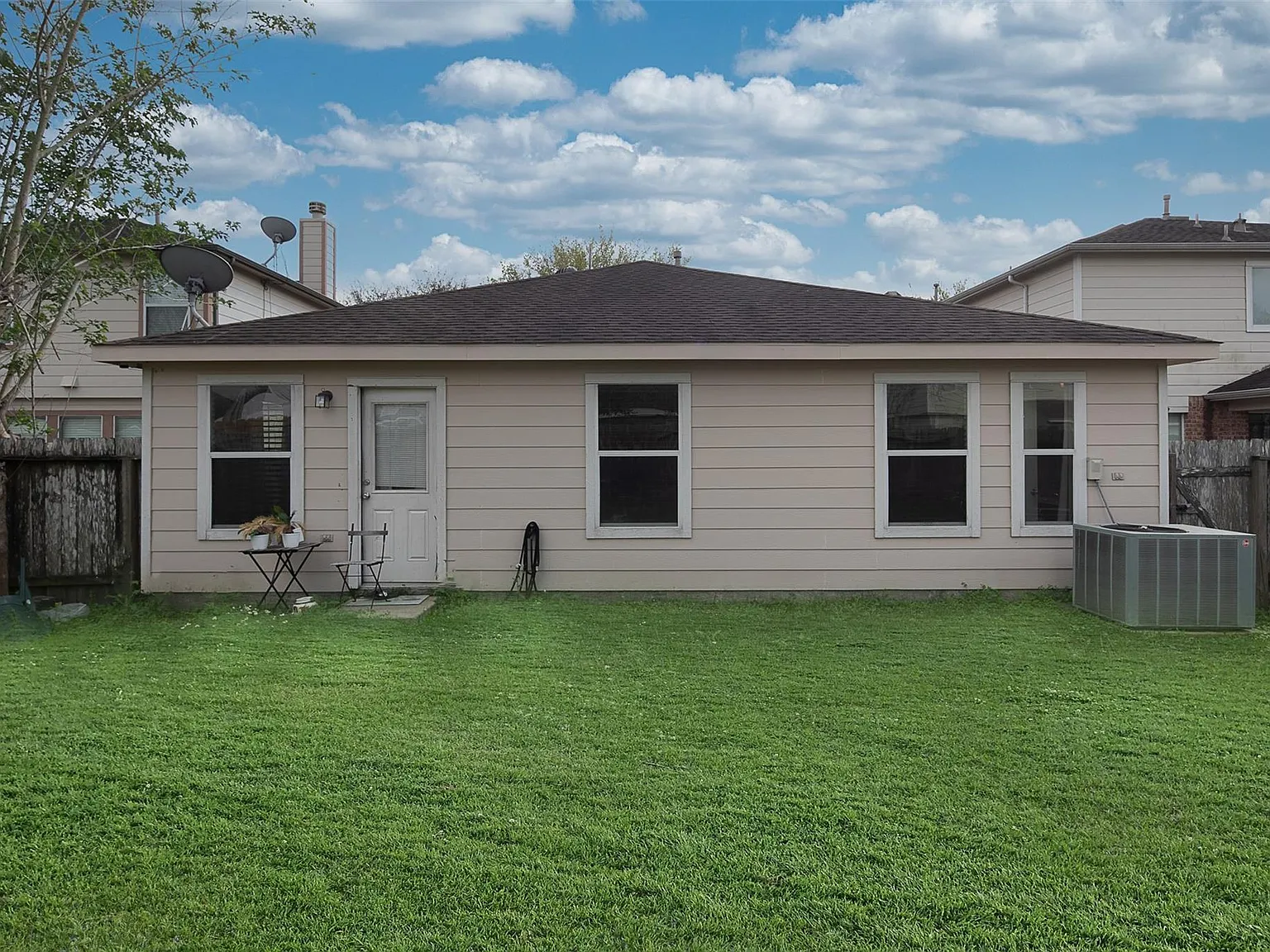 3 bed, 2.0 bath, 1610 sqft, $1,790 — Photo 4