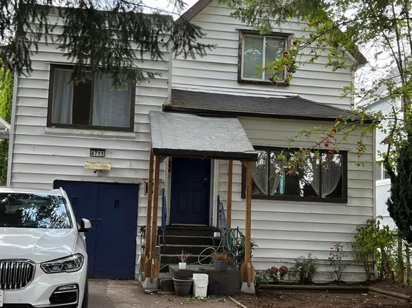 4711 Gothard St, Vancouver, BC V5R 3L1