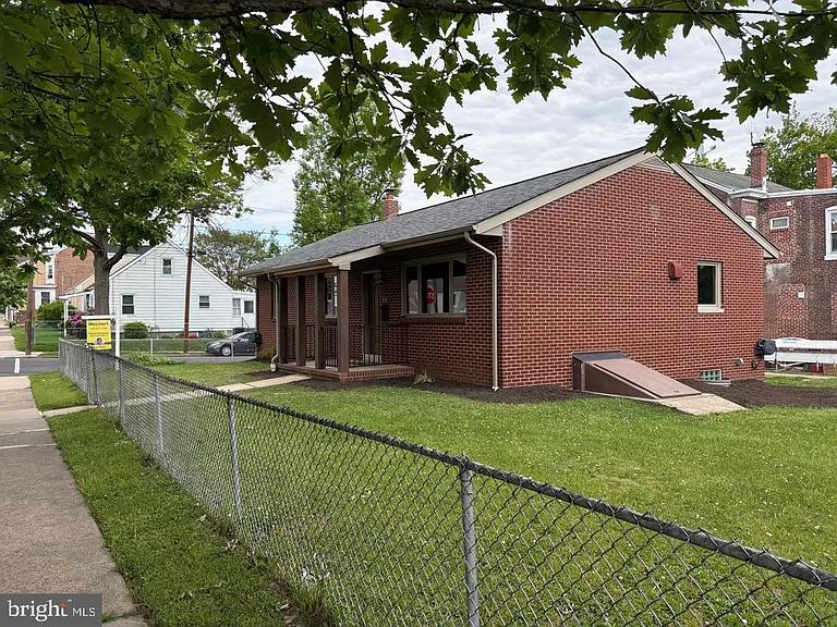 1040 Indiana Ave — Photo 3