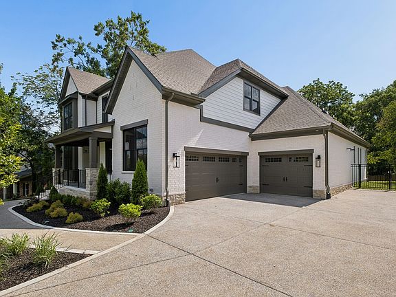 4th image of 2808 White Oak Dr