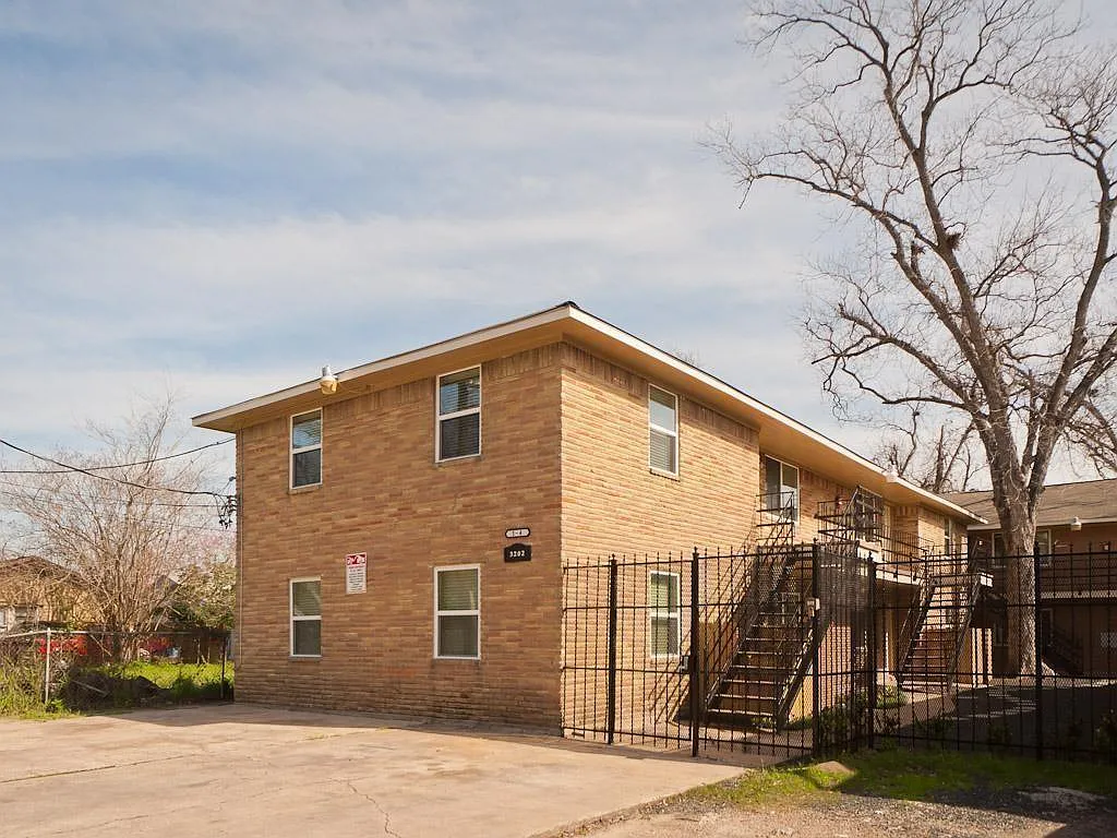 2 bed, 1.0 bath, $1,100 — Photo 3